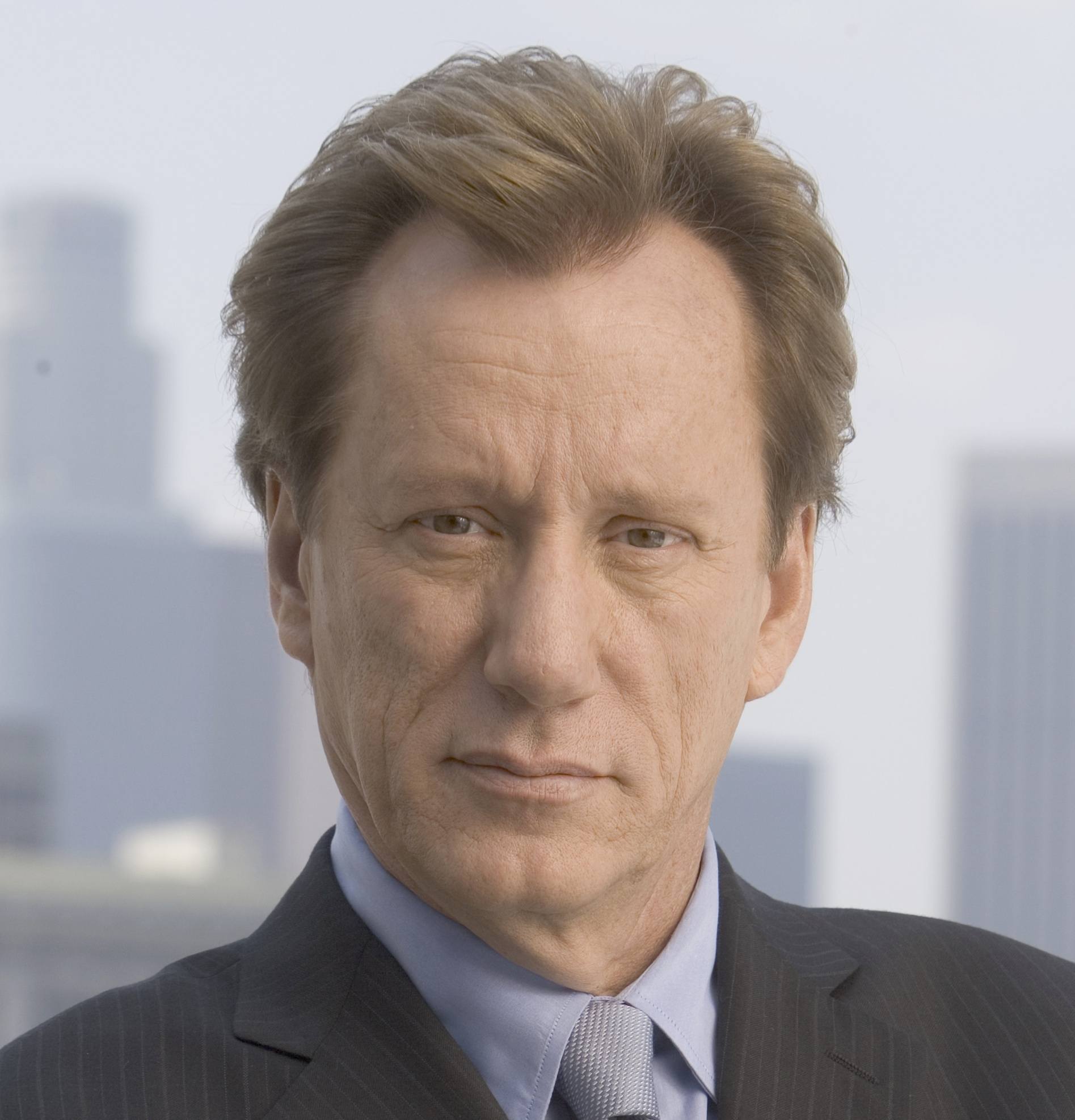 Poker-Playing Firebrand James Woods Locked Out of Twitter for Sharing Fake News